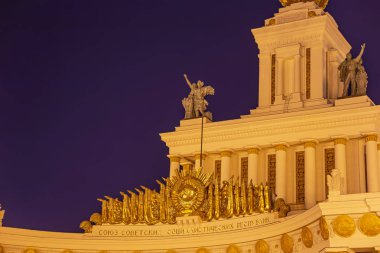 Vdnkh (Tüm Rusya Sergi Merkezi, ayrıca Tüm Rusya Sergi Merkezi olarak adlandırılan), Moskova, Rusya topraklarında yer. Merkez Pavyon No. 1