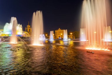 Çeşme VDKNh Moskova'da taş çiçeklere. Kalıcı bir genel amaçlı fuar, Moskova, Rusya (tüm Rusya Fuar alanı olarak da adlandırılır) VDKNh olduğunu   