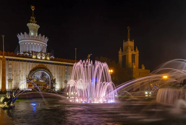 Фонтан Каменю Квіткою Вднг Москві Вднг Називається Також Всеросійського Виставкового — стокове фото