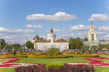 Moskova, Rusya - 23 Ağustos 2019: Vdnkh (Tüm Rusya Sergi Merkezi, Ayrıca Tüm Rusya Sergi Merkezi olarak da adlandırılır), Moskova, Rusya topraklarında ki simge yapılar