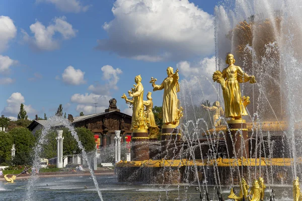 モスクワ ロシア 2019年8月23日 国家の噴水友好 1951 建築家K トプリゼとG コンスタンティノフスキーによる噴水のプロジェクト Vdnkh 全ロシア展示センター — ストック写真
