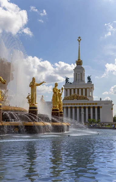 モスクワ ロシア 2019年8月23日 国家の噴水友好 1951 建築家K トプリゼとG コンスタンティノフスキーによる噴水のプロジェクト Vdnkh 全ロシア展示センター — ストック写真
