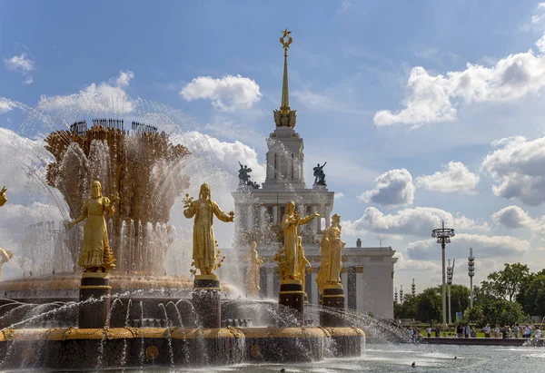 モスクワ ロシア 2019年8月23日 国家の噴水友好 1951 建築家K トプリゼとG コンスタンティノフスキーによる噴水のプロジェクト Vdnkh 全ロシア展示センター — ストック写真