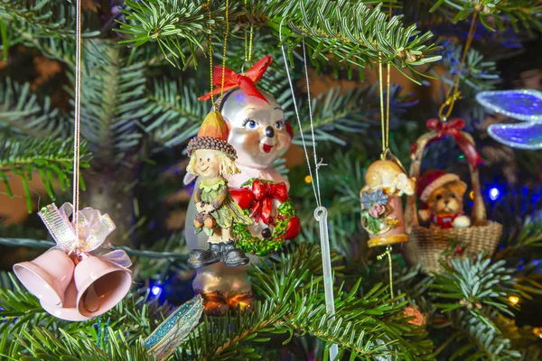 Mooie Kerstboom Met Decoratieve Chritmas Speelgoed — Stockfoto