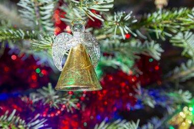 Dekoratif chritmas oyuncaklar ile güzel Noel ağacı