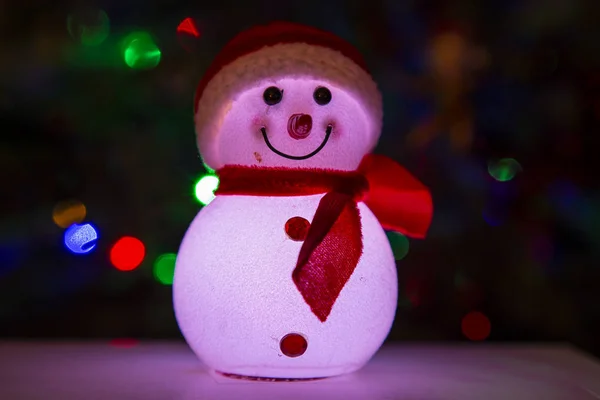 Vackra Jul Dekorativa Leksaker Närbild Glödande Snögubbe — Stockfoto