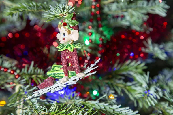 Schöner Weihnachtsbaum Mit Dekorativem Weihnachtsspielzeug — Stockfoto