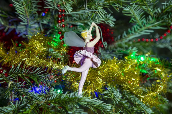 Mooie Kerstboom Met Decoratieve Chritmas Speelgoed — Stockfoto