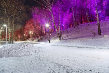 Christmas (yeni yıl tatilleri) dekorasyon (gece), Moskova'da Rusya--Andreevskaya (Andreevsky) dolgu   