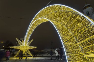 Christmas (yeni yıl tatilleri) dekorasyon (gece), Moskova'da Rusya--Mesih İsa Katedrali yakınındaki   