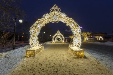 Vernadskogo Prospekt 'teki Büyük Moskova Sirki' nin yakınındaki Moskova 'da Noel (yeni yıl) dekorasyonu. 