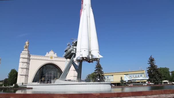 Moscow Rússia Agosto 2019 Nave Espacial Vostok Monumento Primeiro Foguete — Vídeo de Stock