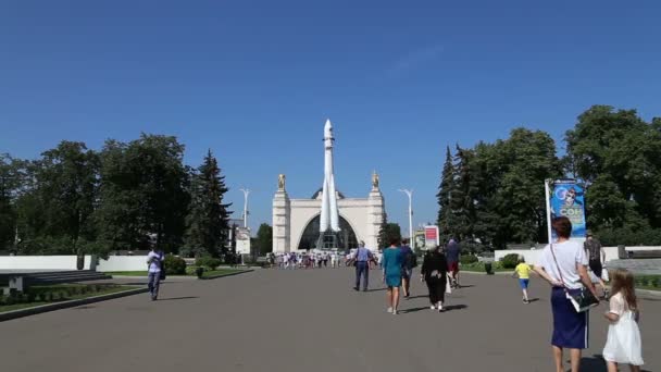 Moscow Russia August 2019 Spaceship Vostok Monument First Soviet Rocket — Stock Video
