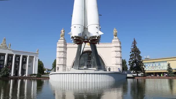 Moscow Rússia Agosto 2019 Nave Espacial Vostok Monumento Primeiro Foguete — Vídeo de Stock