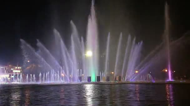 Kleurrijke Lichten Van Dansende Fontein Gorky Park Nachts Moskou Rusland — Stockvideo