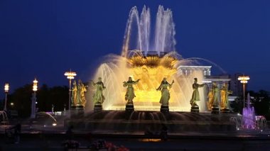 Fountain Friendship of Nations (1951-54), mimarlar K. Topuridze ve G. Konstantinovsky 'nin kaynak projesi) -- Vdnkh (All-Russia Exhibition Centre), Moskova, Rusya 