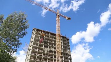 İnşaat halindeki çok katlı bina (yeni yerleşim yeri). Çeryomushki bölgesindeki yenileme programı üzerine inşa alanı, Moskova, Rusya