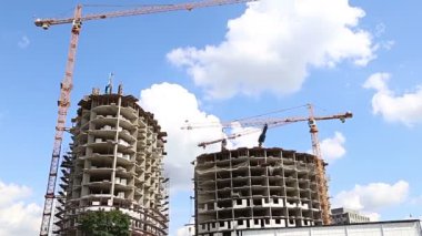 İnşaat halindeki çok katlı bina (yeni yerleşim yeri). Çeryomushki bölgesindeki yenileme programı üzerine inşa alanı, Moskova, Rusya