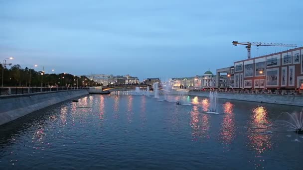 Moskou Rusland September 2019 Fonteinen Het Drainage Kanaal Bolotnaya Dijk — Stockvideo