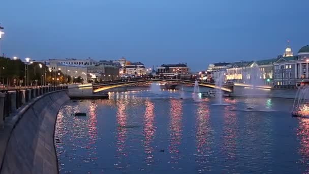 Fonteinen Het Drainage Kanaal Bolotnaya Dijk Kadasjevskaja Naberezjnaja Dijk Luzjkov — Stockvideo