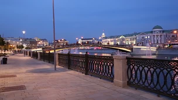 Bolotnaya Embankment Drainage Kanalı Geceleri Moskova Nın Tarihi Merkezi Popüler — Stok video