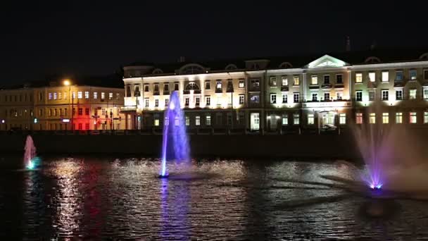 Fontes Canal Drenagem Bolotnaya Embankment Kadashevskaya Naberezhnaya Embankment Ponte Luzhkov — Vídeo de Stock