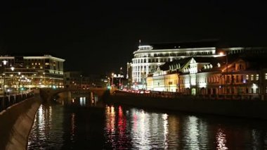 Drenaj kanalı. Bolotnaya Embankment ve Kadashevskaya Naberezhnaya (Embankment). Moskova tarihi merkezi, popüler bir dönüm noktası. Rusya     