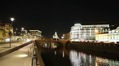 Drenaj kanalı. Bolotnaya Embankment ve Kadashevskaya Naberezhnaya (Embankment). Moskova tarihi merkezi, popüler bir dönüm noktası. Rusya    