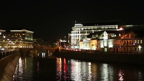 Canal Drenagem Bolotnaya Embankment Kadashevskaya Naberezhnaya Embankment Centro Histórico Cidade — Vídeo de Stock