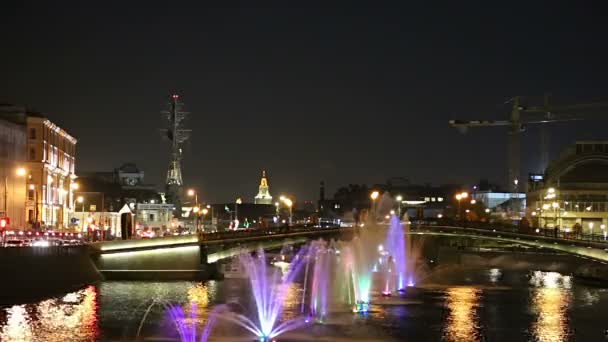 Fontaines Sur Canal Drainage Bolotnaya Embankment Kadashevskaya Naberezhnaya Embankment Pont — Video