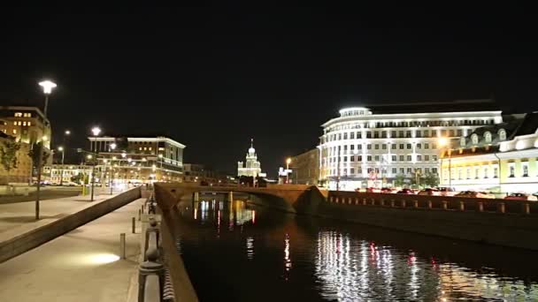 Canal Drenagem Bolotnaya Embankment Kadashevskaya Naberezhnaya Embankment Centro Histórico Cidade — Vídeo de Stock