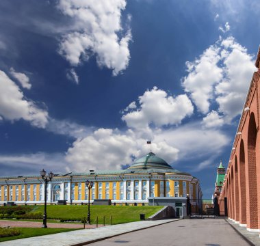 Moskova Kremlin 'in içinde, Rusya (gün, bulutlu gökyüzüne karşı). 