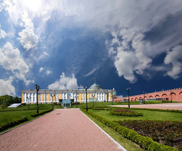 Moskova Kremlin Içinde Rusya Gün Bulutlu Gökyüzüne Karşı — Stok fotoğraf