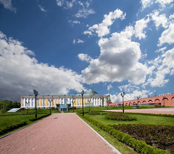 러시아의 크렘린 구름낀 하늘을 배경으로 — 스톡 사진
