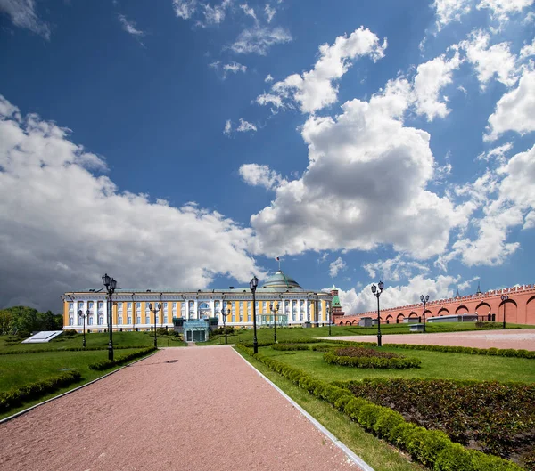 Binnen Moskou Kremlin Rusland Dag Tegen Bewolkte Lucht — Stockfoto