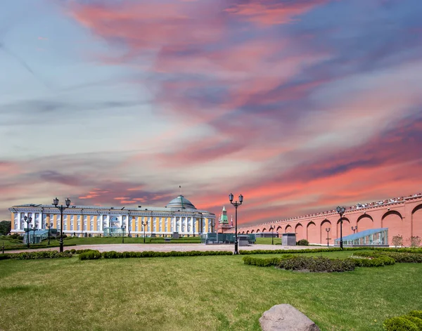 Binnen Moskou Kremlin Rusland Dag Tegen Bewolkte Lucht — Stockfoto