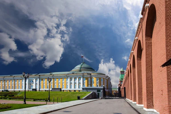 Dentro Del Kremlin Moscú Rusia Día Contra Cielo Nublado —  Fotos de Stock