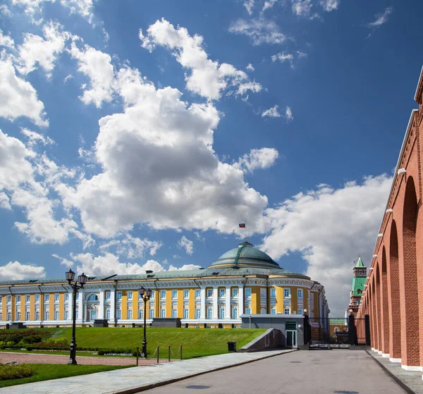 Inne Moskva Kreml Ryssland Dag Mot Den Molniga Himlen — Stockfoto