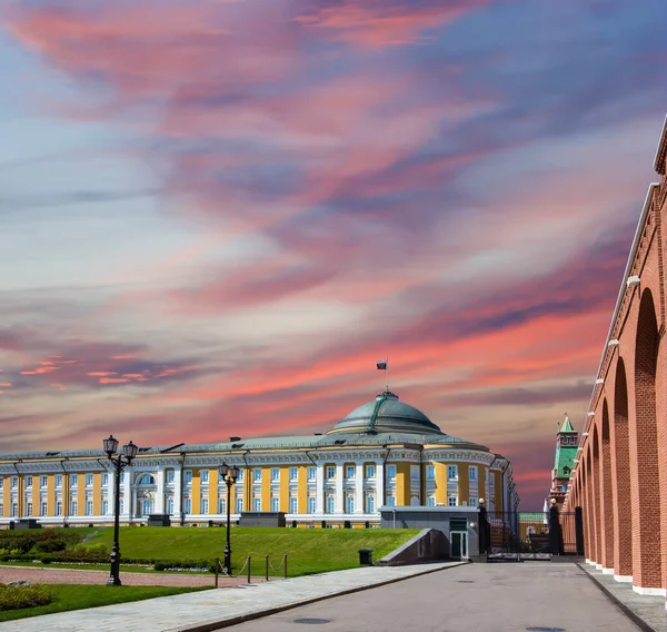 Dentro Del Kremlin Moscú Rusia Día Contra Cielo Nublado —  Fotos de Stock