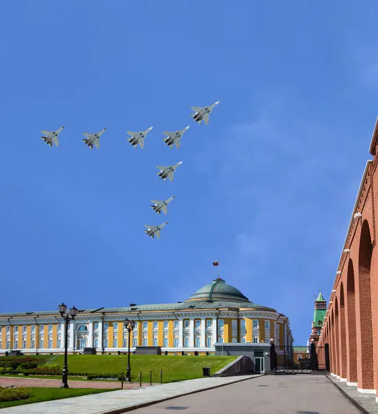 Russische Militärflugzeuge Fliegen Formation Über Dem Moskauer Kreml Während Der — Stockfoto