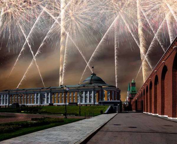 Rusya Zafer Günü Dünya Savaşı Sırasında Moskova Kremlin Üzerinde Havai — Stok fotoğraf