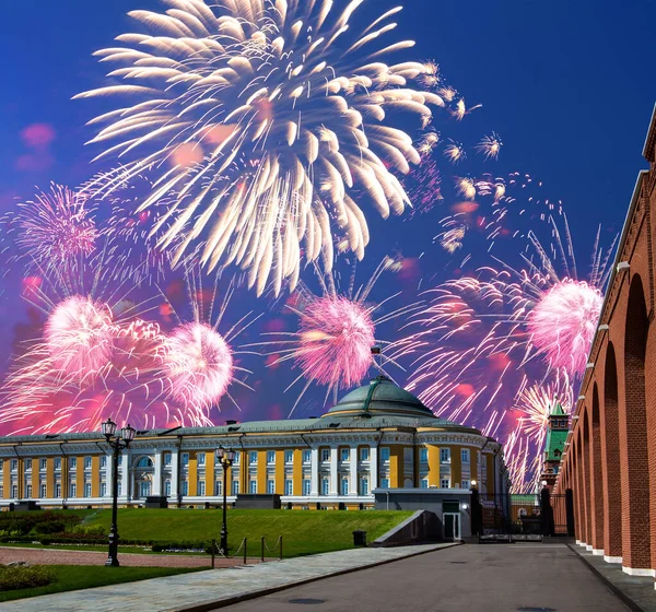 Vuurwerk Het Moskou Kremlin Tijdens Victory Day Woii Rusland — Stockfoto