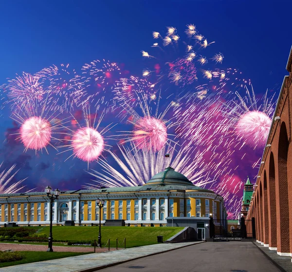 Vuurwerk Het Moskou Kremlin Tijdens Victory Day Woii Rusland — Stockfoto