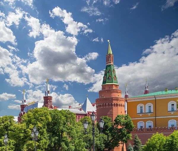Vista Del Kremlin Sobre Fondo Nuboso Moscú Rusia Vista Más —  Fotos de Stock