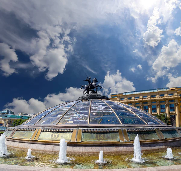 Praça Manege Cúpula Vidro Coroada Por Uma Estátua São Jorge — Fotografia de Stock