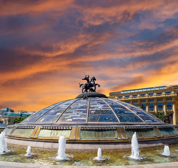 Praça Manege Cúpula Vidro Coroada Por Uma Estátua São Jorge — Fotografia de Stock