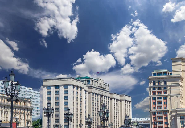 Edifício Duma Estatal Assembleia Federal Federação Russa Contexto Nuvem Moscou — Fotografia de Stock