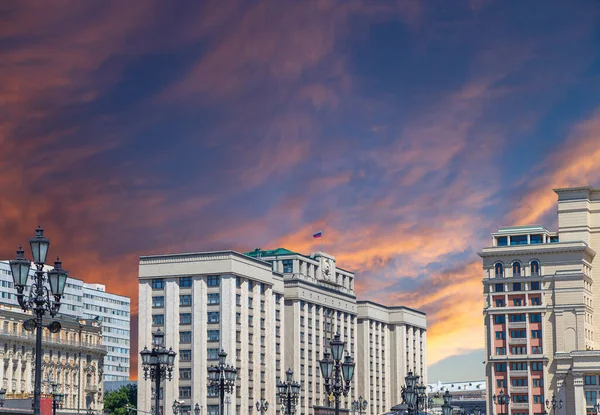 Construcción Duma Estatal Asamblea Federal Federación Rusa Hermoso Cielo Con —  Fotos de Stock