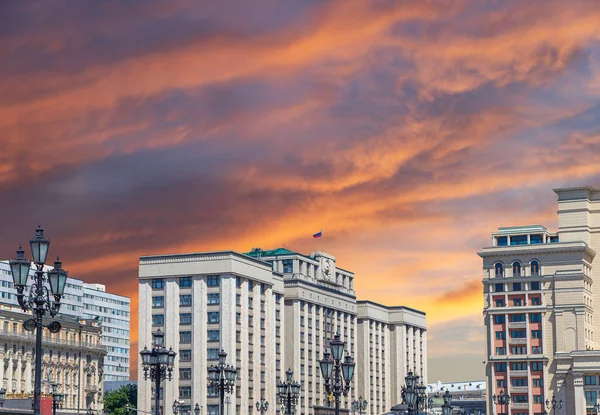 Construcción Duma Estatal Asamblea Federal Federación Rusa Hermoso Cielo Con — Foto de Stock