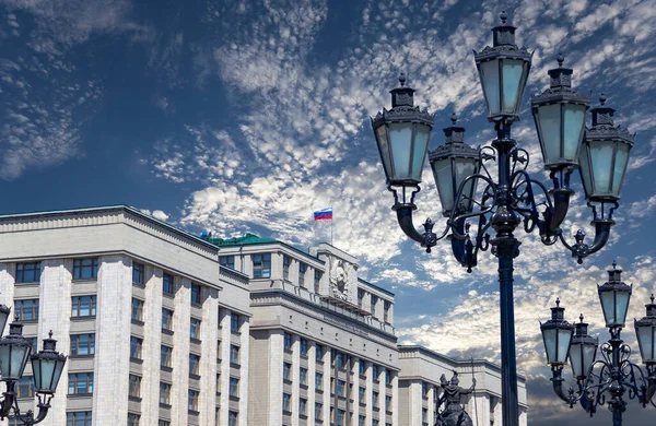 Byggandet Den Statliga Duman Ryska Federationens Federala Församling Molnbakgrund Moskva — Stockfoto
